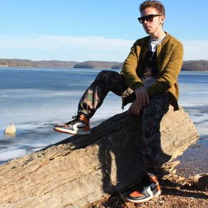 Meet your Posher, Davis